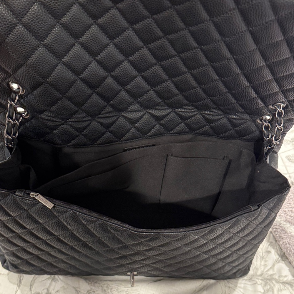 CC style black quilted travel bag - Picture 5 of 6